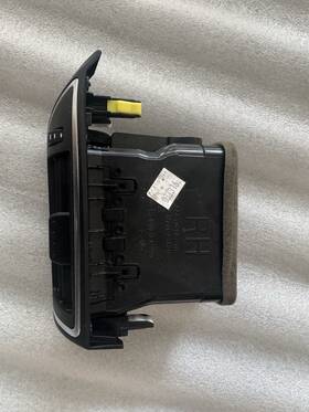 55670-06210-c0 Toyota 2015 2016 2017 Camry Right Dash Air Vent 55670-06210