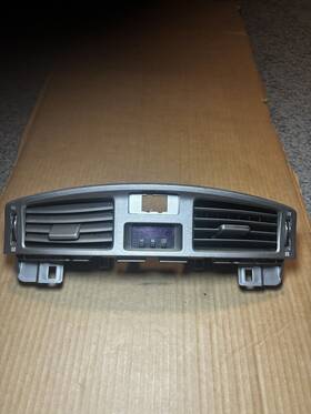 5567007020 Toyota 2011 2012 Avalon Center Dash Dual Air Vent Bezel Assembly