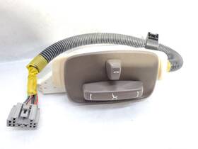 659.to1396 Toyota 1996 Landcruiser Oem Front Right Seat Switch