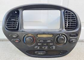 84010-0c541-00 Toyota 05-07 Sequoia Sr5 2wd Radio Dash Bezel Vents Climate Control Black Oem