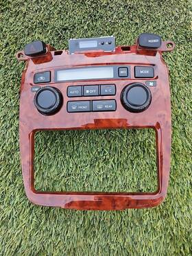 84010-48171 Toyota 2004 - 2007 Highlander Woodgrain Digital Climate Control