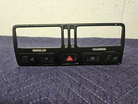 250.vw1j04 Volkswagen 2004 Jetta Dash Hazard Switch &bezel Trim Bezel Cracked