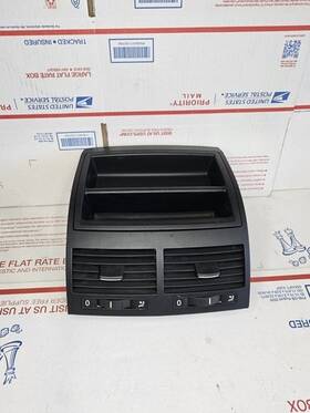 75676 Volkswagen Oem 2004-2010 Vw Touareg Dash Dashboard Middle Center Hvac Air Vent