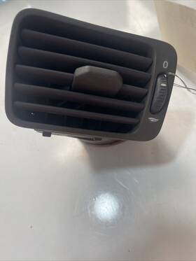 130082002 Volvo 1999-2001 S80 R. Passenger Side Dash Ac Air Vent Grille Outlet