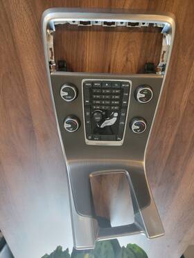 31324827 Volvo 2014 S60 Radio And Heat Temperature Middle Control Panel With Center Trim Bezel