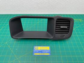 39804055 Volvo 11-18 S60 V60 Front Dash Display Screen Monitor Bezel Air Vent Oem