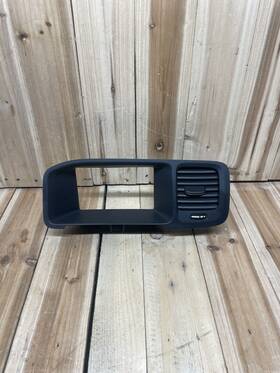 39804063 Volvo 2011-2018 S60 Front Dash Display Screen Monitor Bezel Air Vent Oem 39804063 Volvo 2011-2018 S60 Front Dash Display Screen Monitor Bezel Air Vent Oem