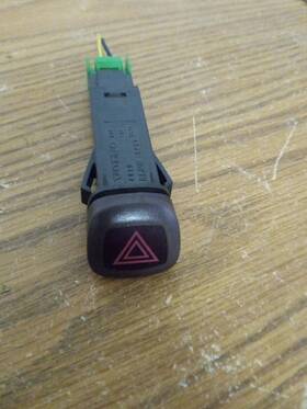 9168302 Volvo 1999 2006 Xc90 Center Dash Hazdard Switch Oem 9168302 Volvo 1999 2006 Xc90 Center Dash Hazdard Switch Oem