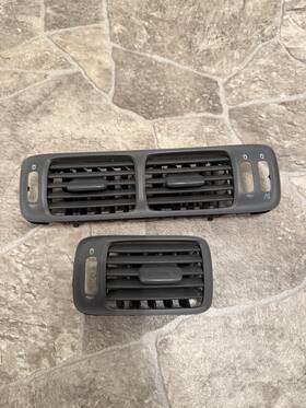 9177530 Volvo 9177528 1993-1997 850 Center And Driver Side Dash Air Vents Grille 9177530 Volvo 9177528 1993-1997 850 Center And Driver Side Dash Air Vents Grille